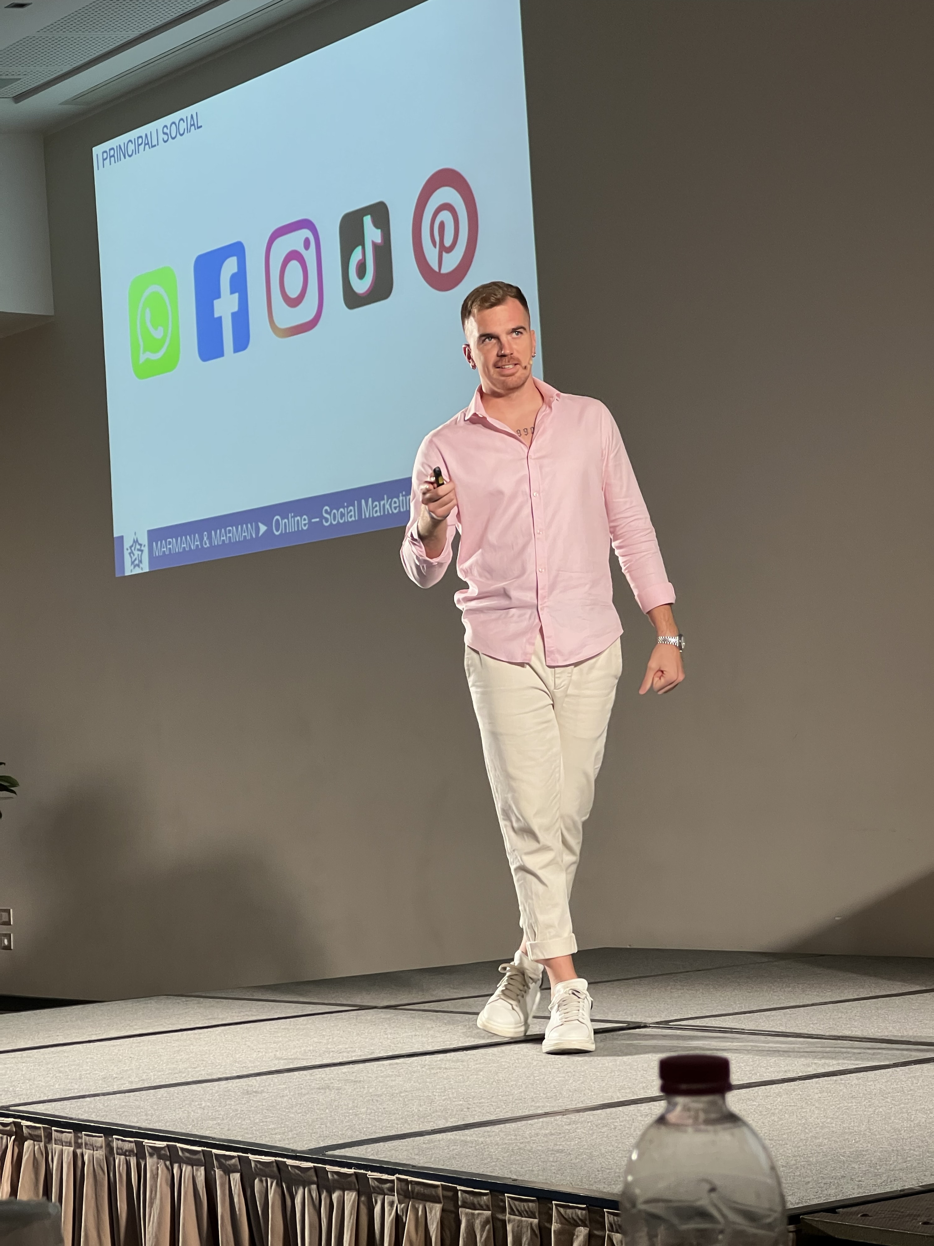 Alessandro Picchianti speaking on stage during a social media marketing session